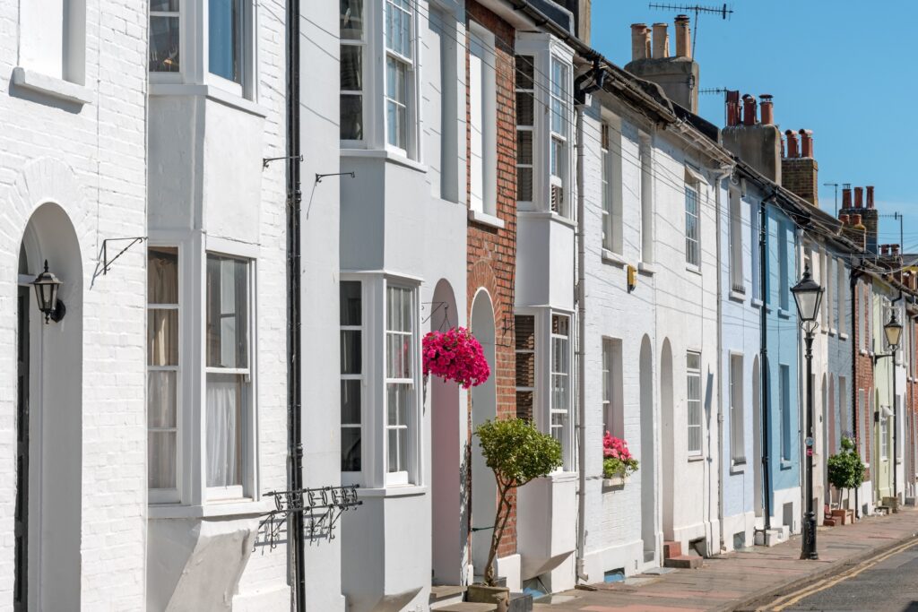 Differently coloured serial houses